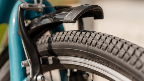 Neumático con cámara vs tubeless en bicicleta y ebike: diferencias, ventajas y cuál elegir